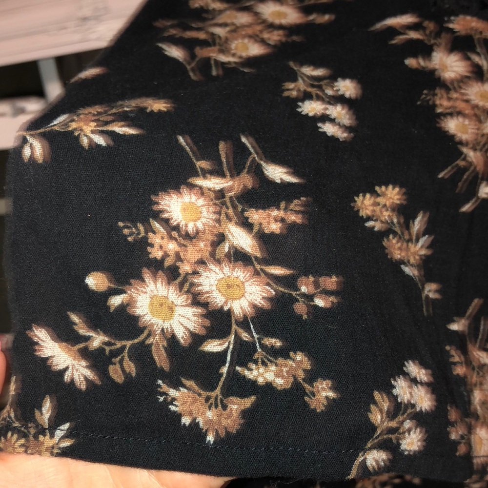Black flowered blouse with lace front - Picture 3 of 4